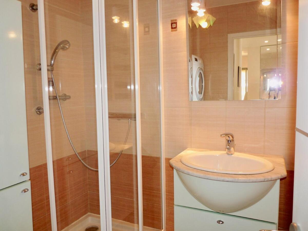 Carlton View Apartment: *