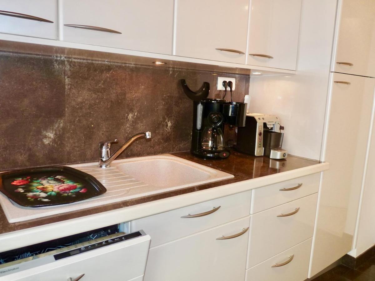 Carlton View Apartment: Apartment *
